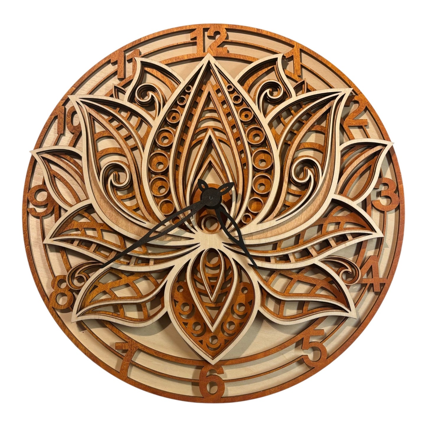 Horloge en bois fleur de lotus d'inspiration zen et bien-être , grossiste en lithothérapie et ésotérisme , fabrication française et artisanale
