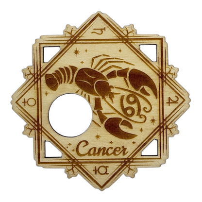 Support à pierre en bois, signe du zodiaque cancer, grossiste en lithothérapie et ésotérisme , fabrication française et artisanale , inspiration zen et bien-être