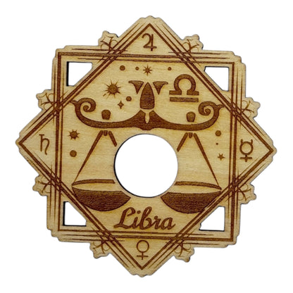 Support à pierre en bois, signe du zodiaque balance , grossiste en lithothérapie et ésotérisme , fabrication française et artisanale , inspiration zen et bien-être